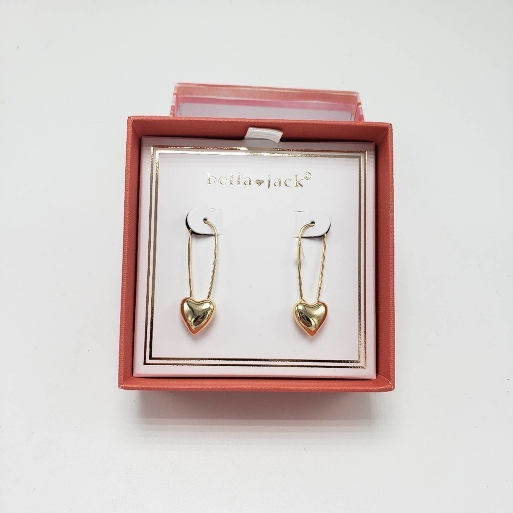 NIB‎ bella and jack heart earrings